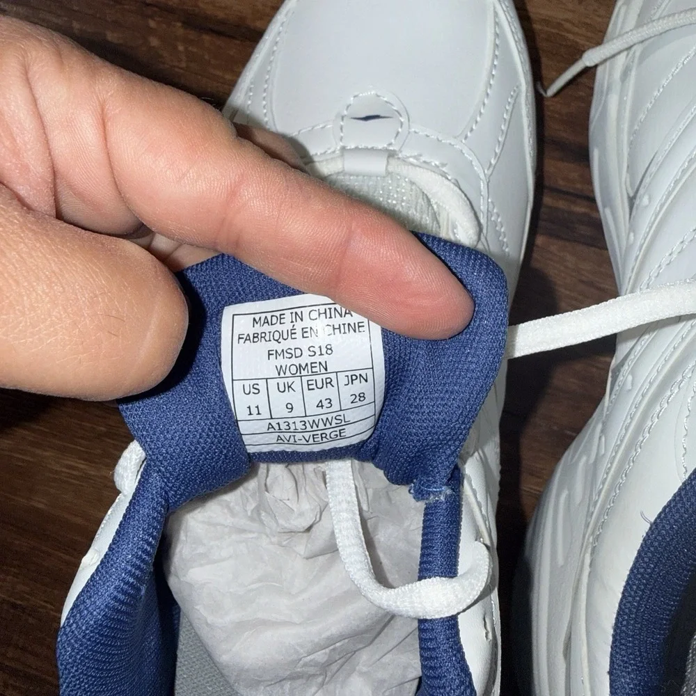 Avia Avi-Verge White Blue Lace Up Memory Foam Sneakers Women's Size 11 NEW